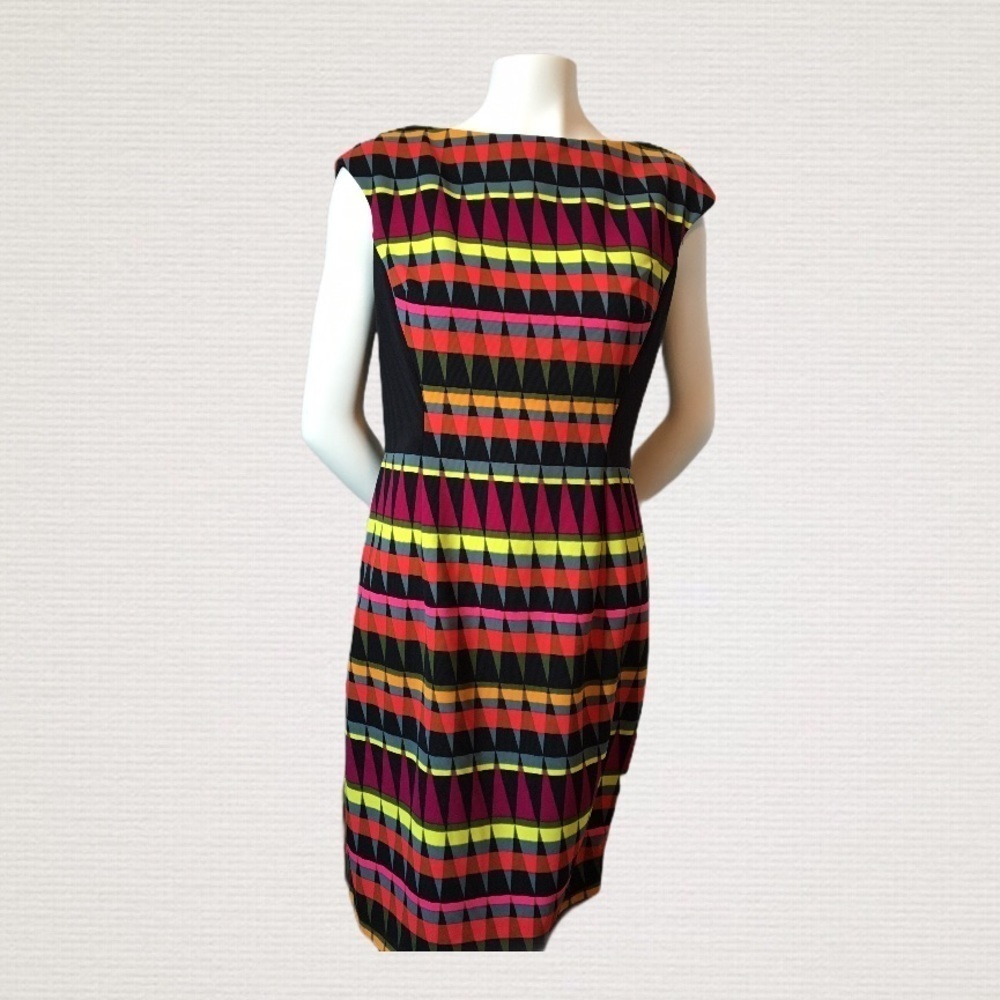 Signature London Style sleeveless dress